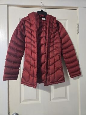 Patagonia Women's Quilted Hooded Puffer Jacket - Red
